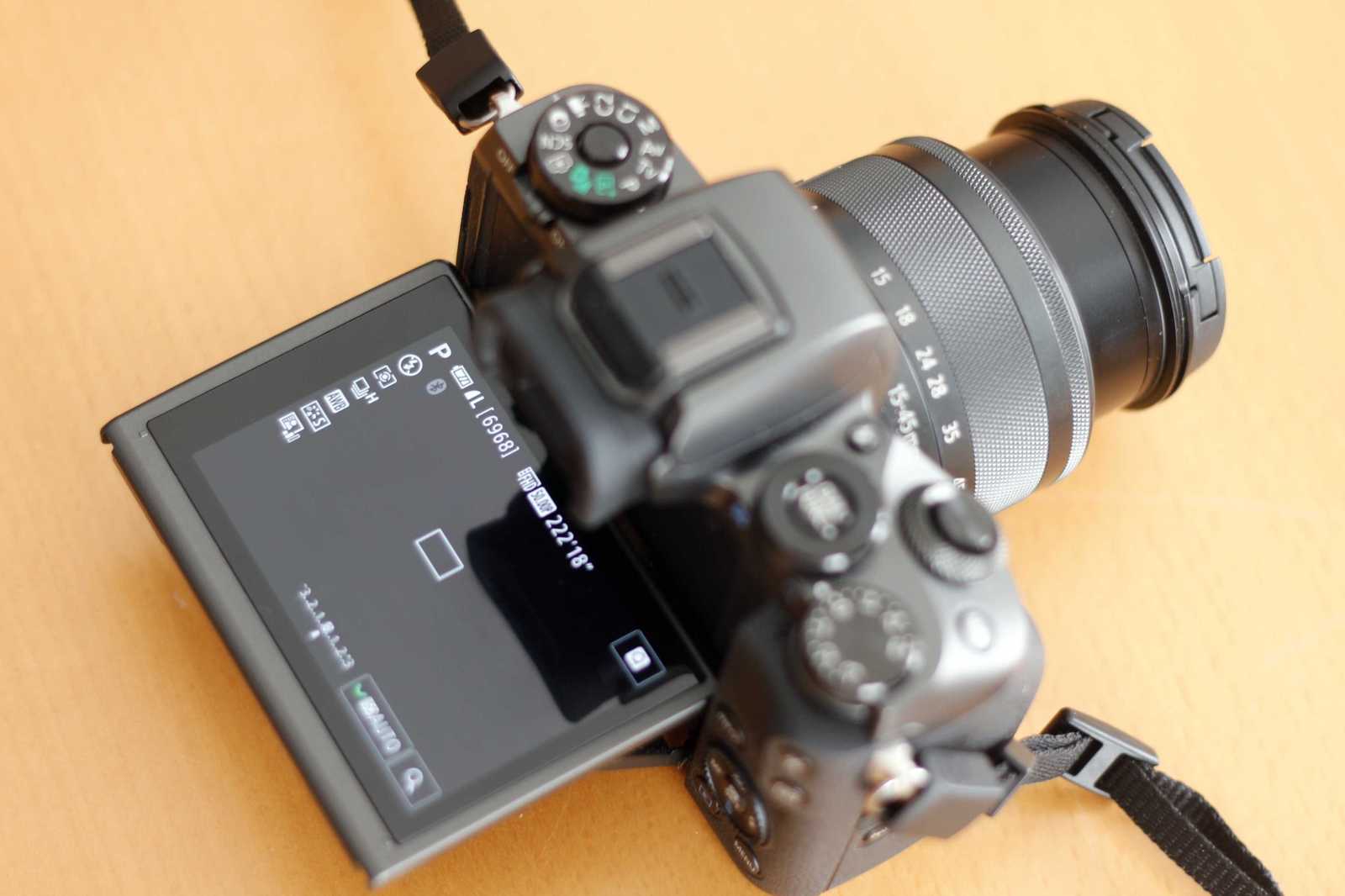 Canon EOS M5 pantalla desplegada