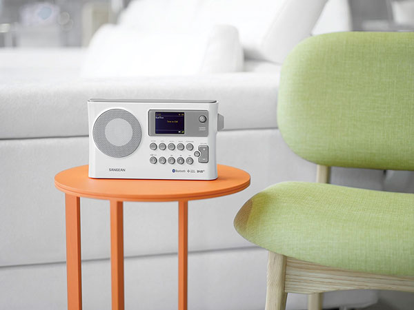 Sangean BTR-160, radio digital compacta con Bluetooth 3 sangean btr-160 mesita