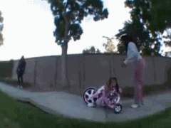 Los GIF más divertidos para empezar bien el lunes 5 bici bebe fail