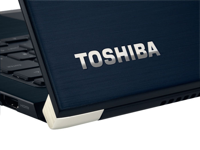Toshiba Portégé X20, Portégé X30 y Tecra X40, portátiles ultraligeros que sobrepasan el kilo 4 Portege-X30-Toshiba-detalle