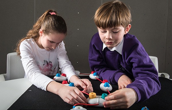 Microsoft diseña juguetes para enseñar a los niños ciegos a programar 1 Microsoft diseña juguetes para enseñar a los niños ciegos a programar