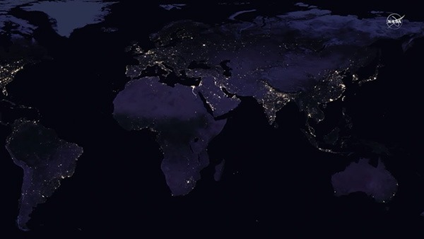 La NASA muestra bellas imágenes de la Tierra a oscuras