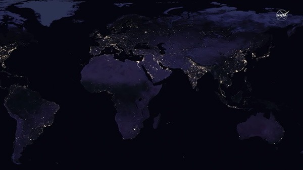 La NASA muestra bellas imágenes de la Tierra a oscuras 1 La NASA muestra bellas imágenes de la Tierra a oscuras