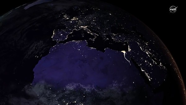 La NASA muestra bellas imágenes de la Tierra a oscuras 2 NASA