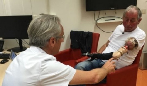 Un brazo ortopédico que funciona por Bluetooth y a través de la mente 1 Un brazo ortopédico que funciona por Bluetooth y a través de la mente
