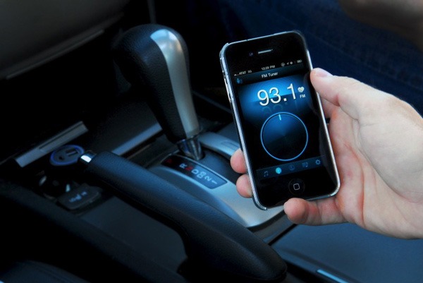 Usar 2 segundos en el móvil mientras conduces multiplica por 20 el riesgo de accidente