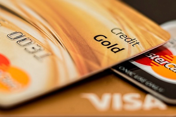 Más de 1.200 hoteles de Intercontinental afectados por el robo de tarjetas de crédito de clientes 2 robot de tarjetas de crédito