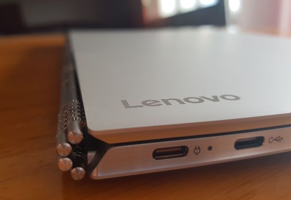 Lenovo Yoga 910 conexiones