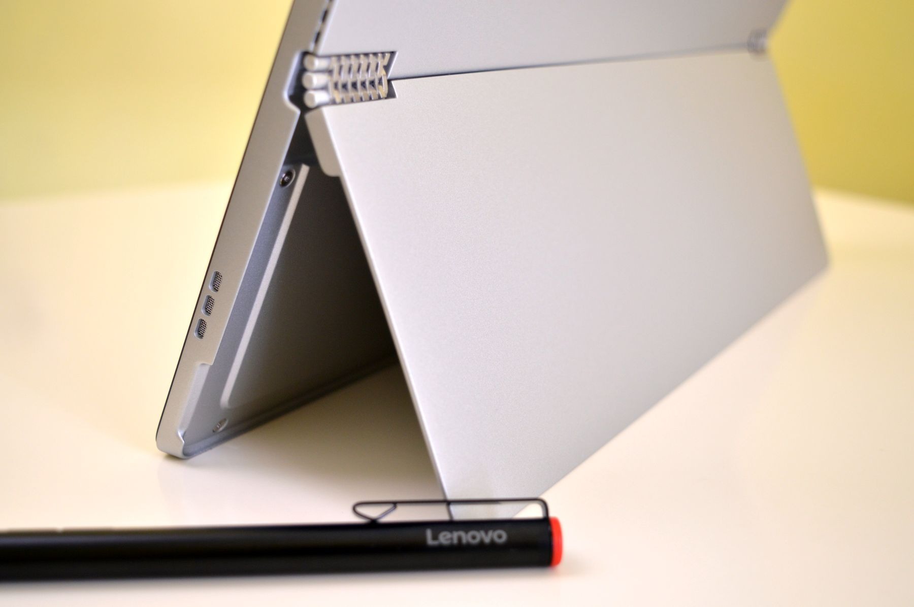 Lenovo Miix 510, lo hemos probado 11 modo caballete