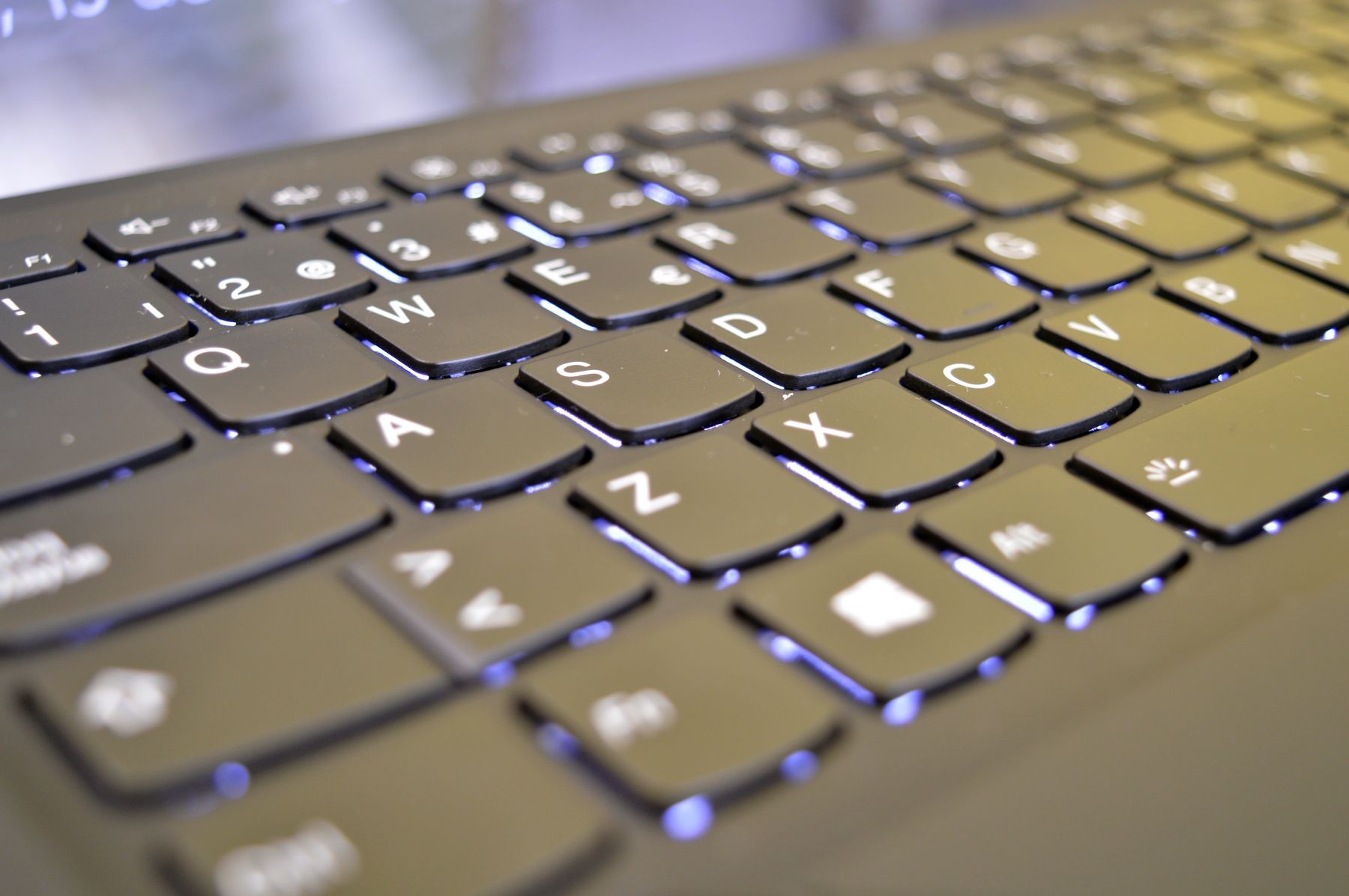 Lenovo Miix 510, lo hemos probado 17 detalle teclado retroiluminado