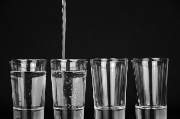 Ya puedes olvidarte de beber 8 vasos de agua al dí­a: no hace falta