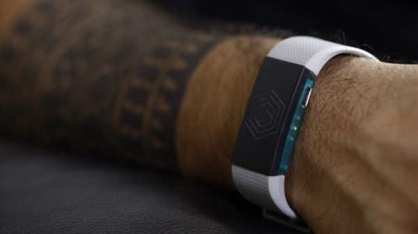 Esta pulsera te impide gastar de más si estás borracho