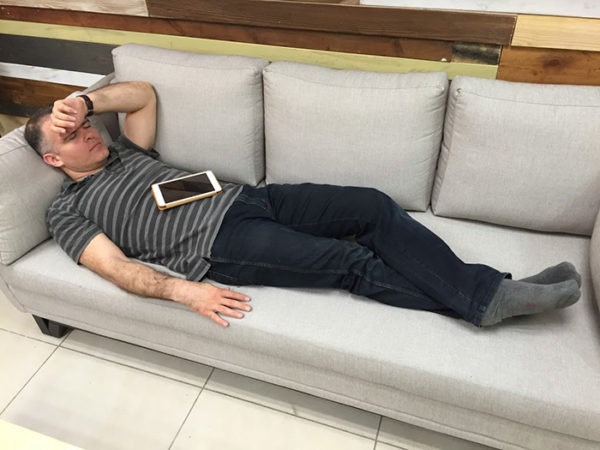 Las fotos retocadas con Photoshop más delirantes de Internet 3 fotomontaje jefe dormido
