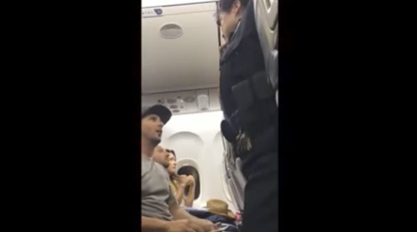 Un nuevo incidente en un avión se conoce gracias a un ví­deo en YouTube