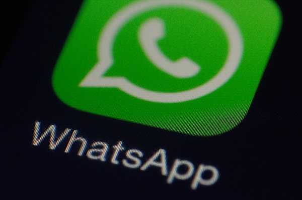 Multa millonaria a WhatsApp por compartir datos con Facebook