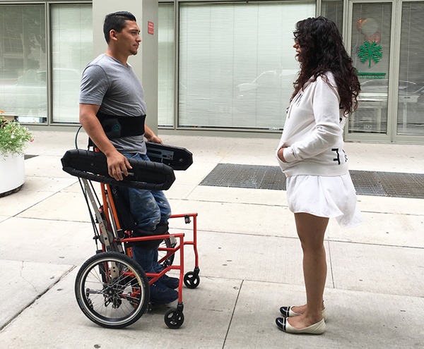 Esta silla de ruedas permite ponerse y mantenerse en pie sin ayuda 3 Esta silla de ruedas permite ponerse y mantenerse en pie sin ayuda