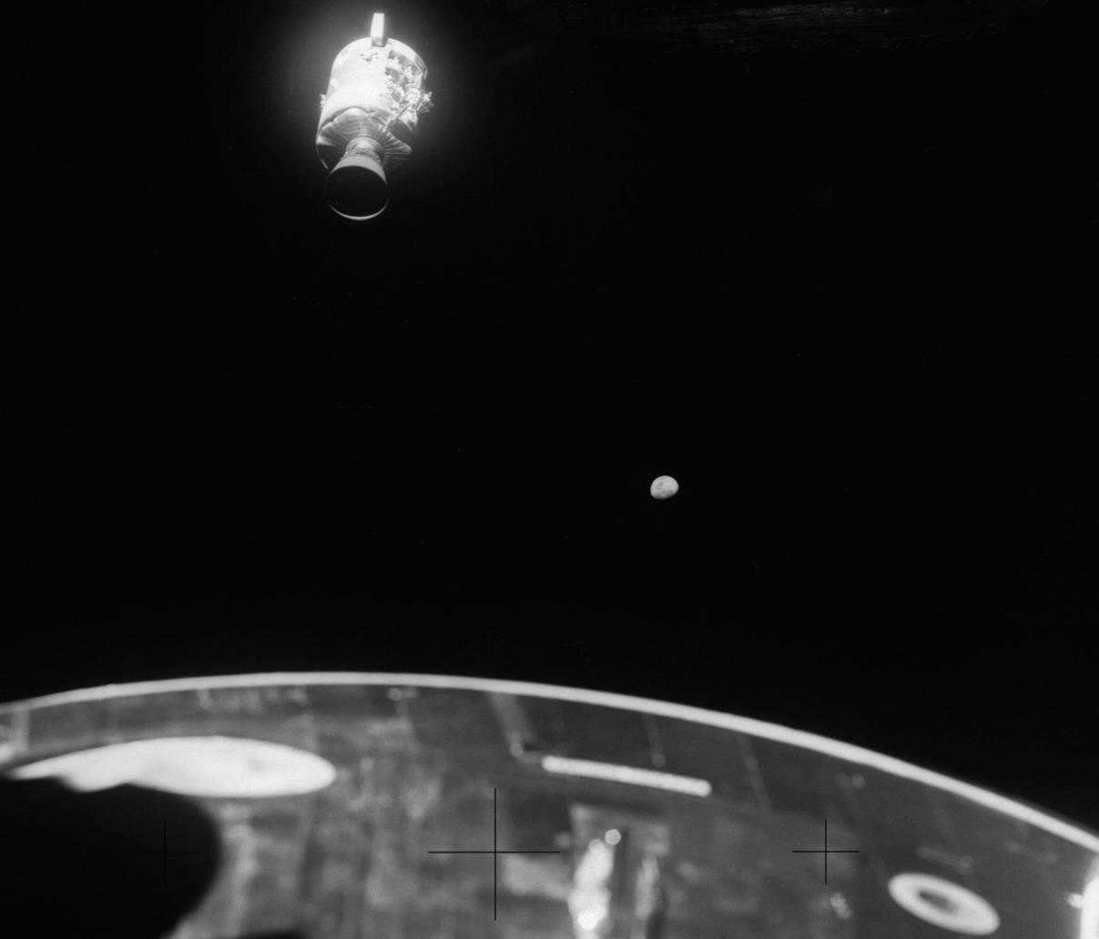20 fotos impresionantes del espacio y la historia espacial 13 Apollo 13 roto NASA 1970 BN tierra