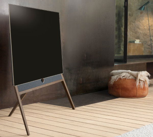 Loewe Bild 5, televisor OLED 4K con barra de sonido integrada 4 a fondo Loewe Bild 5 soporte madera