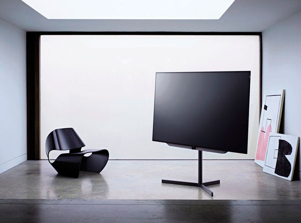Loewe Bild 7.77, televisor OLED 4K de 77 pulgadas con barra de sonido 5 a fondo Loewe Bild 7.77 elegante