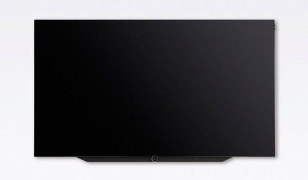 Loewe Bild 7.77, televisor OLED 4K de 77 pulgadas con barra de sonido 7 a fondo Loewe Bild 7.77 colgada