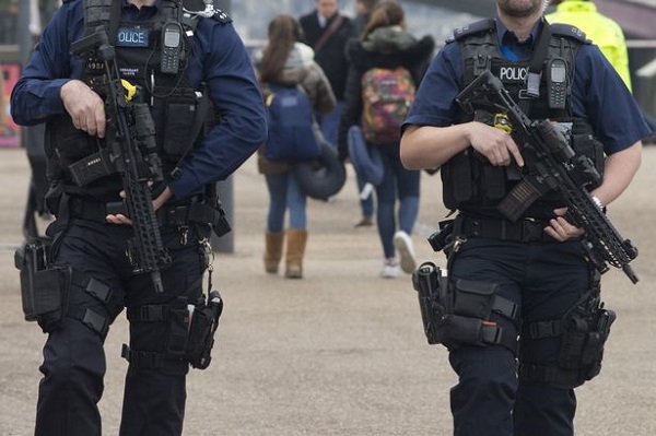 Londres pondrá cámaras en los gorros de los policías armados 1 Londres pondrá cámaras en los gorros de los policías armados