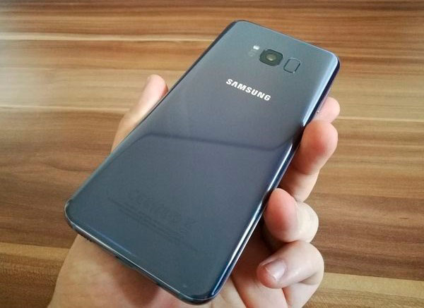 comparativa Samsung Galaxy S7 edge frente a móviles punteros de 2017 parte trasera S8