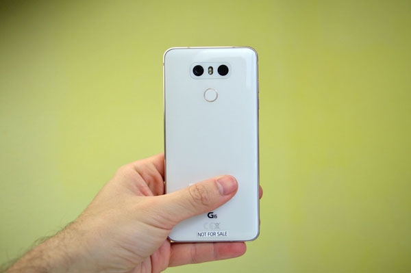 Comparativa Samsung Galaxy S7 edge frente a móviles punteros de 2017 3 comparativa Samsung Galaxy S7 edge frente a móviles punteros de 2017 parte trasera LG G6