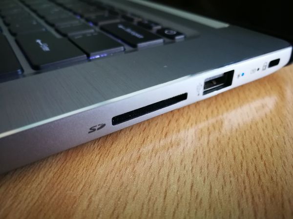 Acer Swift 3, probamos este portátil multimedia 26 Acer Swift 3 conexiones derecha