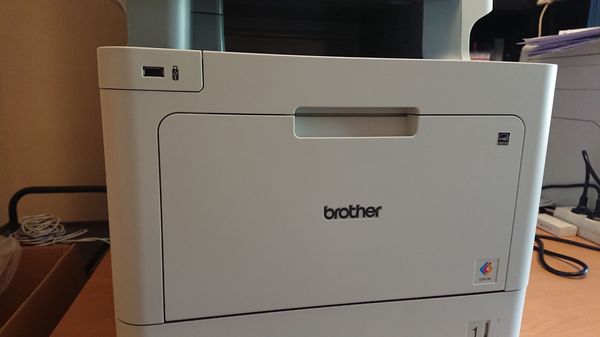 Brother MFC-L9570CDW frontal logo