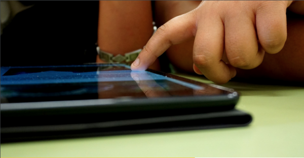 El uso de tabletas en los colegios mejora las competencias de los alumnos 1 +0,28 en la Competencia Lingí¼ística, +0,3 en la Competencia de Aprender a Aprender y +0,45 en la Competencia Digital.