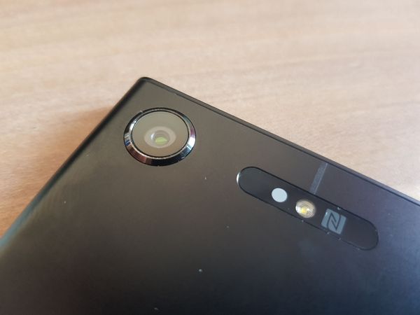 Detalle de la cámara principal del Sony Xperia XZ1