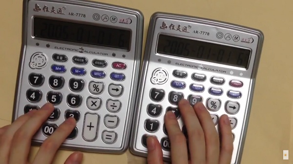 Así­ suena el ‘Despacito’ tocado con dos calculadoras