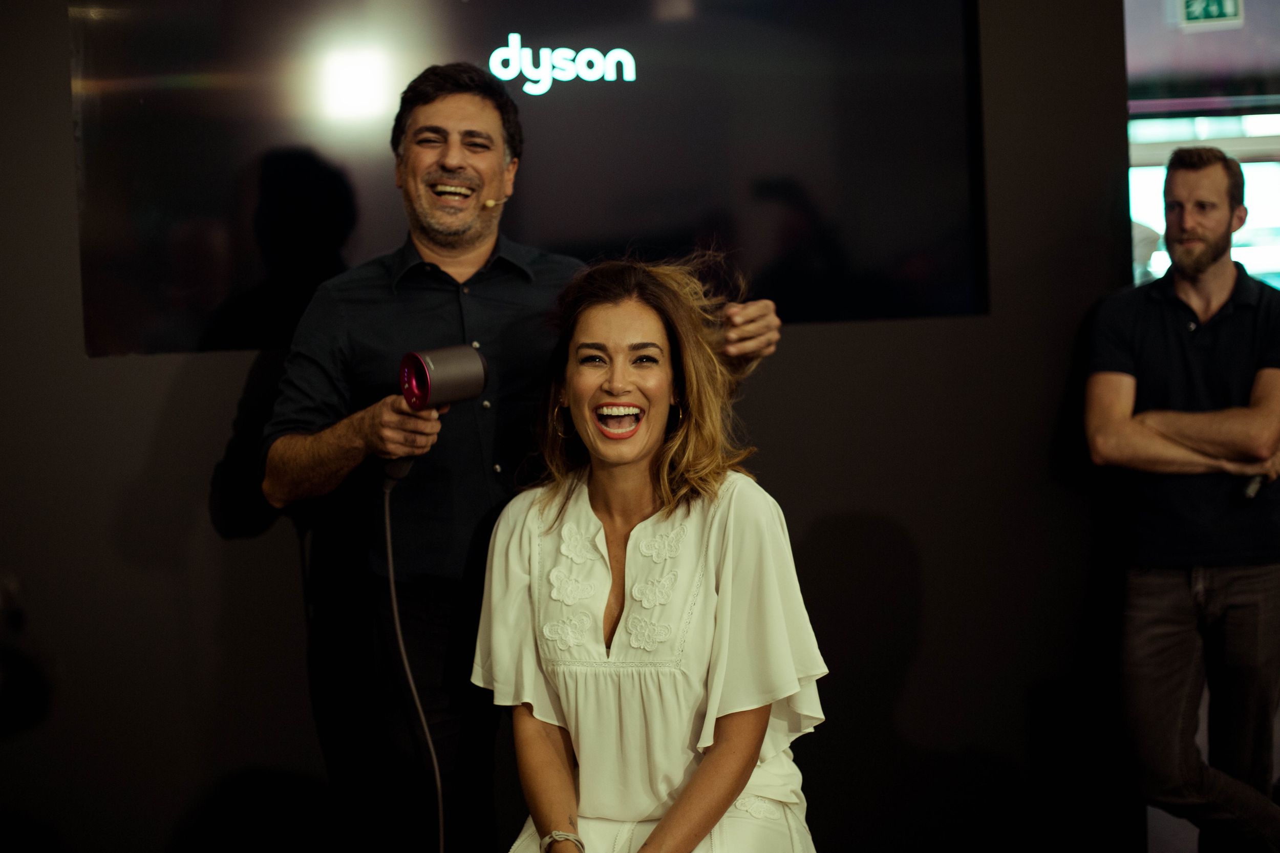 Dyson muestra su renovado aspirador sin cable V8 y su secador Supersonic en Berlí­n 8