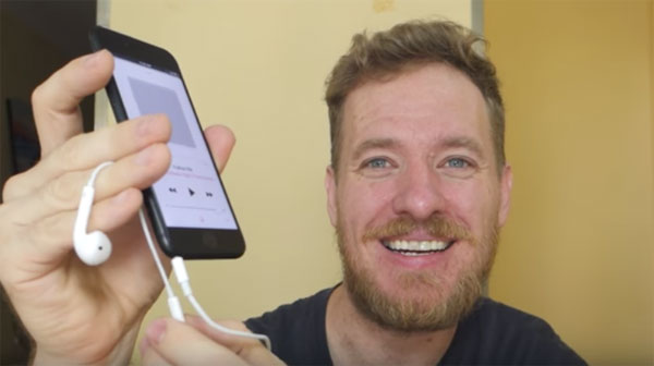 Un ingeniero añade un puerto de auriculares a su iPhone 7