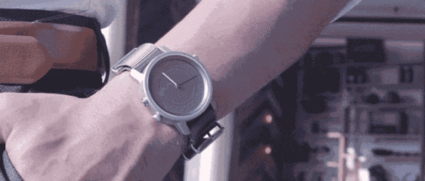 LunaR, un smartwatch que funciona con la luz del sol 1