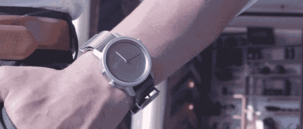 LunaR, un smartwatch que funciona con la luz del sol 3 LunaR, un smartwatch que funciona con la luz del sol 1