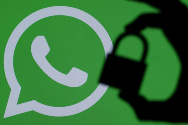 Un fallo de WhatsApp descubre cuándo duermes y con quién hablas