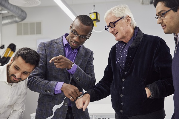 Un detector de cáncer de piel gana el Premio James Dyson Award 2 The sKan