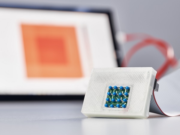 Un detector de cáncer de piel gana el Premio James Dyson Award 3 The sKan melanoma