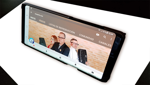 Galaxy Note 8 Clear View Standing Cover, funda transparente de diseño 3