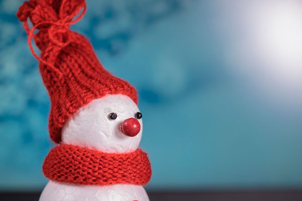 Mensajes divertidos y bromistas para felicitar la Navidad por WhatsApp 3 Mensajes divertidos y bromistas para felicitar la Navidad por WhatsApp postal nieve