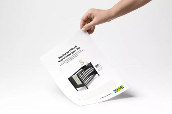 Ikea añade una prueba de embarazo en un anuncio en papel