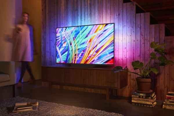 Philips NanoLED 8303, televisores 4K de 49, 55, 65 y 75 pulgadas 2 PHILIPS-8303-Lifestyle