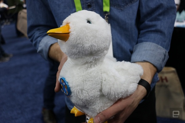 Este robot pato reconforta a los niños con cáncer