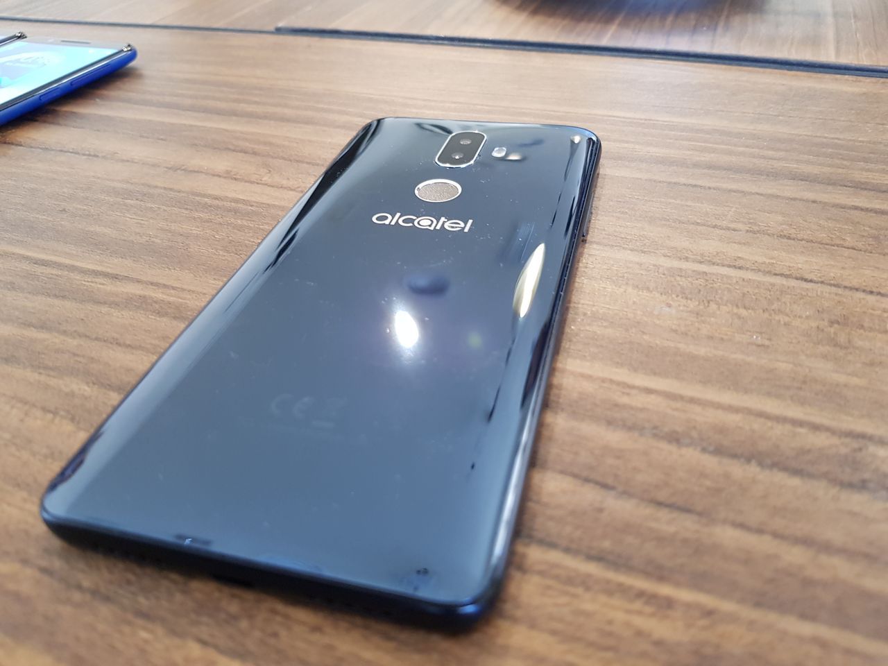 Alcatel 3V, un móvil con pantalla de 6 pulgadas y precio económico 6