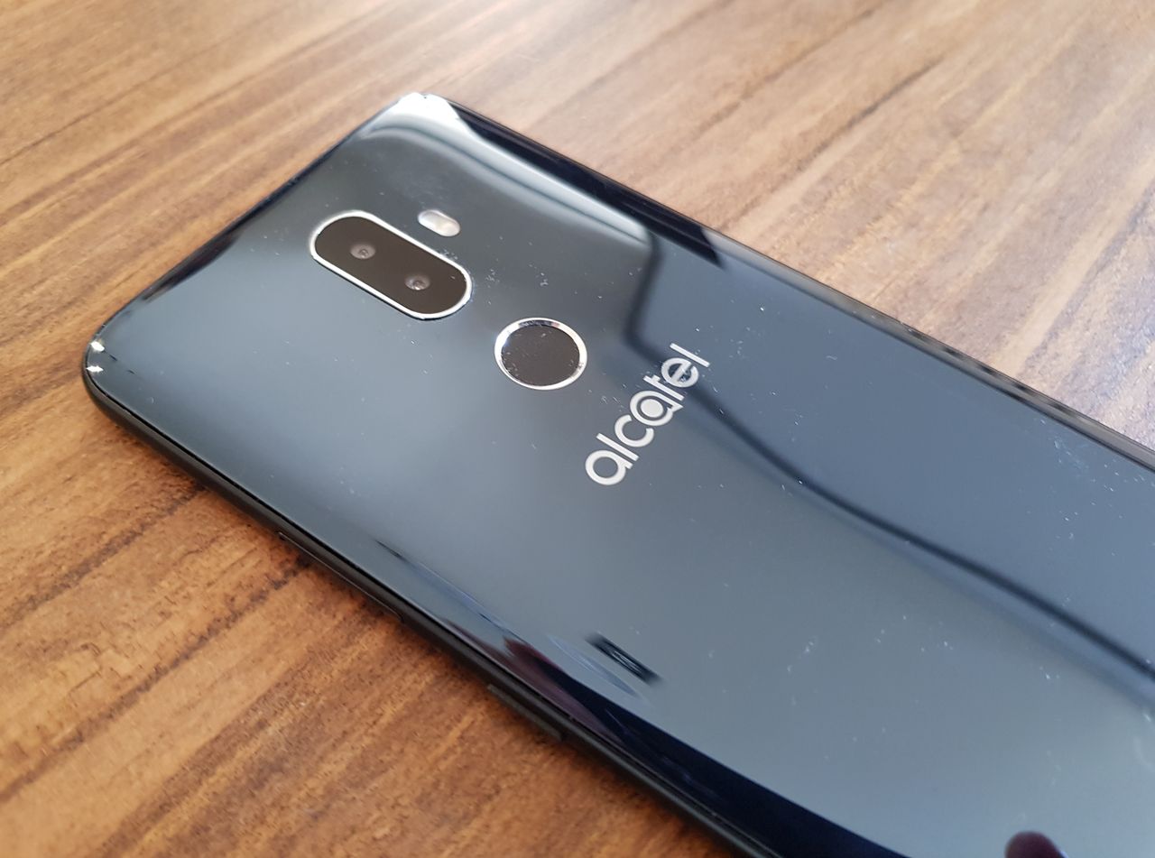 Alcatel 3V, un móvil con pantalla de 6 pulgadas y precio económico 5