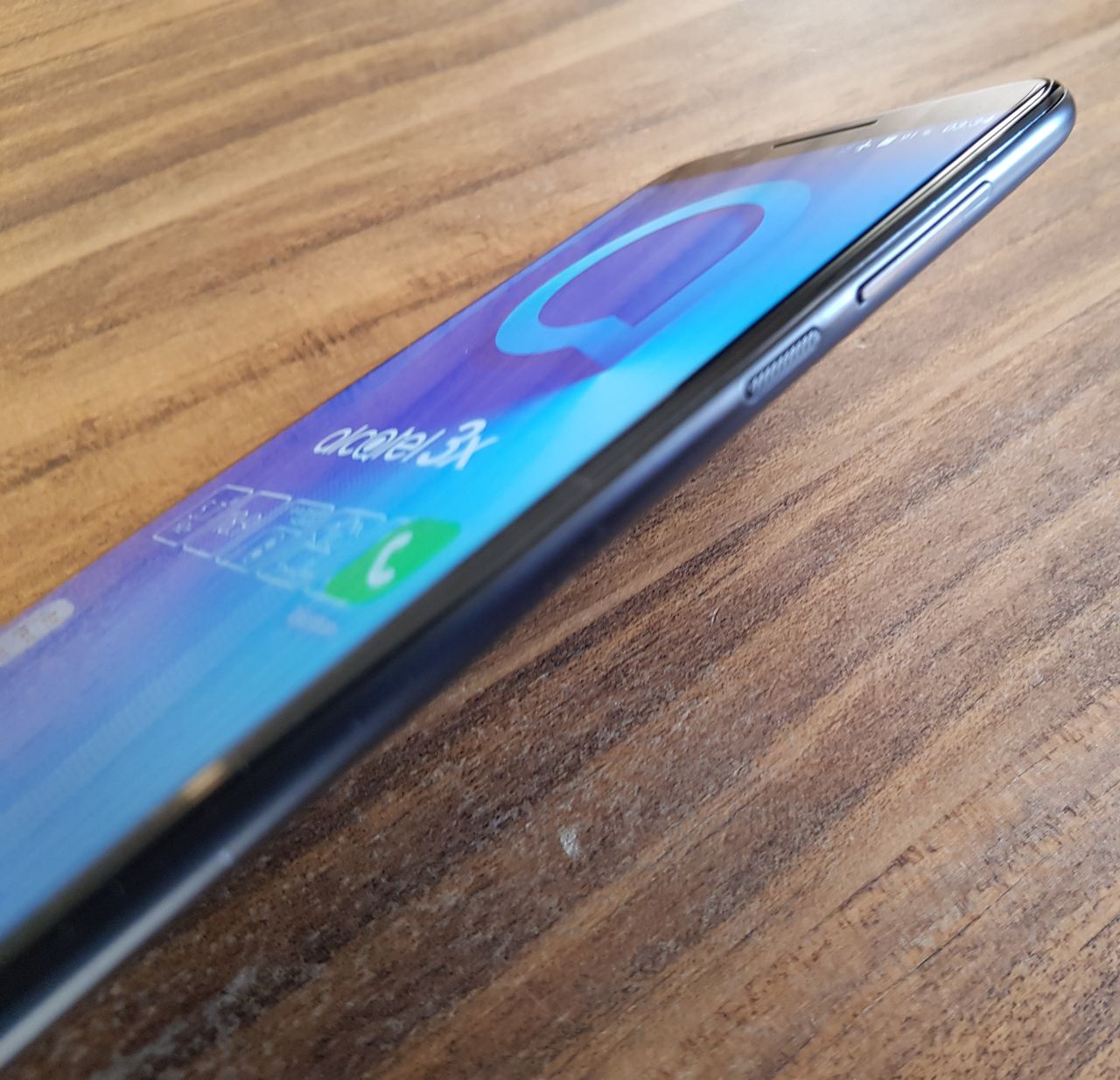 Alcatel 3X, móvil con doble cámara trasera y pantalla sin marcos 3