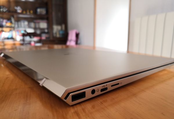 HP Envy 13, probamos este portátil de diseño y buenas prestaciones 16 HP Envy 13 lateral