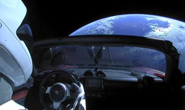 Las imágenes y ví­deos más espectaculares del coche Tesla en el espacio