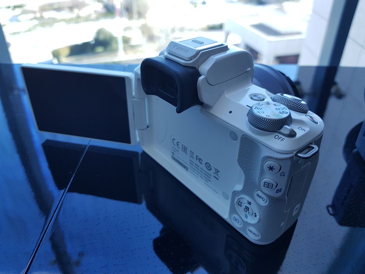 Canon EOS M50, cámara sin espejo con grabación de ví­deo 4K 6